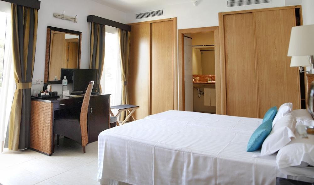 Hotel Apartamentos Cala ซานตานยี ภายนอก รูปภาพ