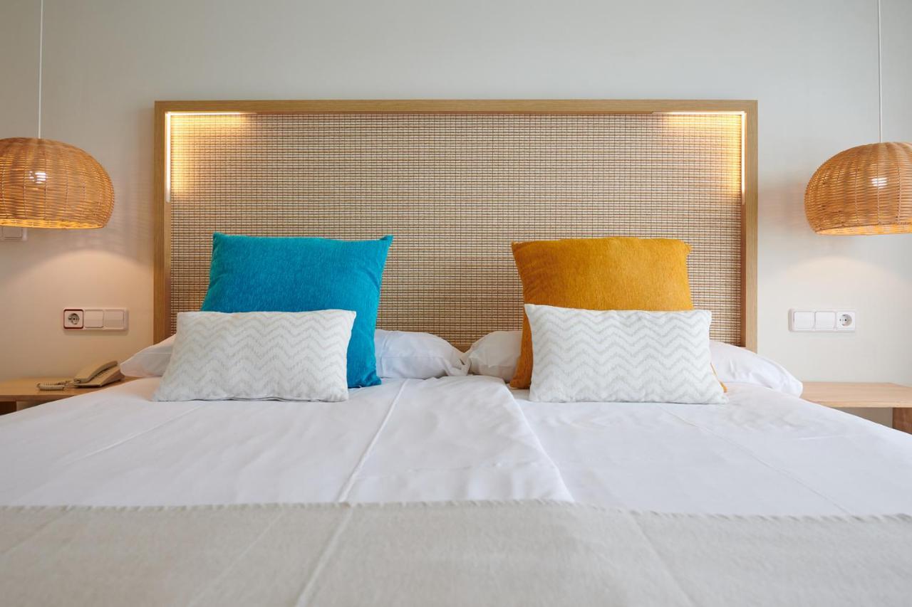 Hotel Apartamentos Cala ซานตานยี ภายนอก รูปภาพ