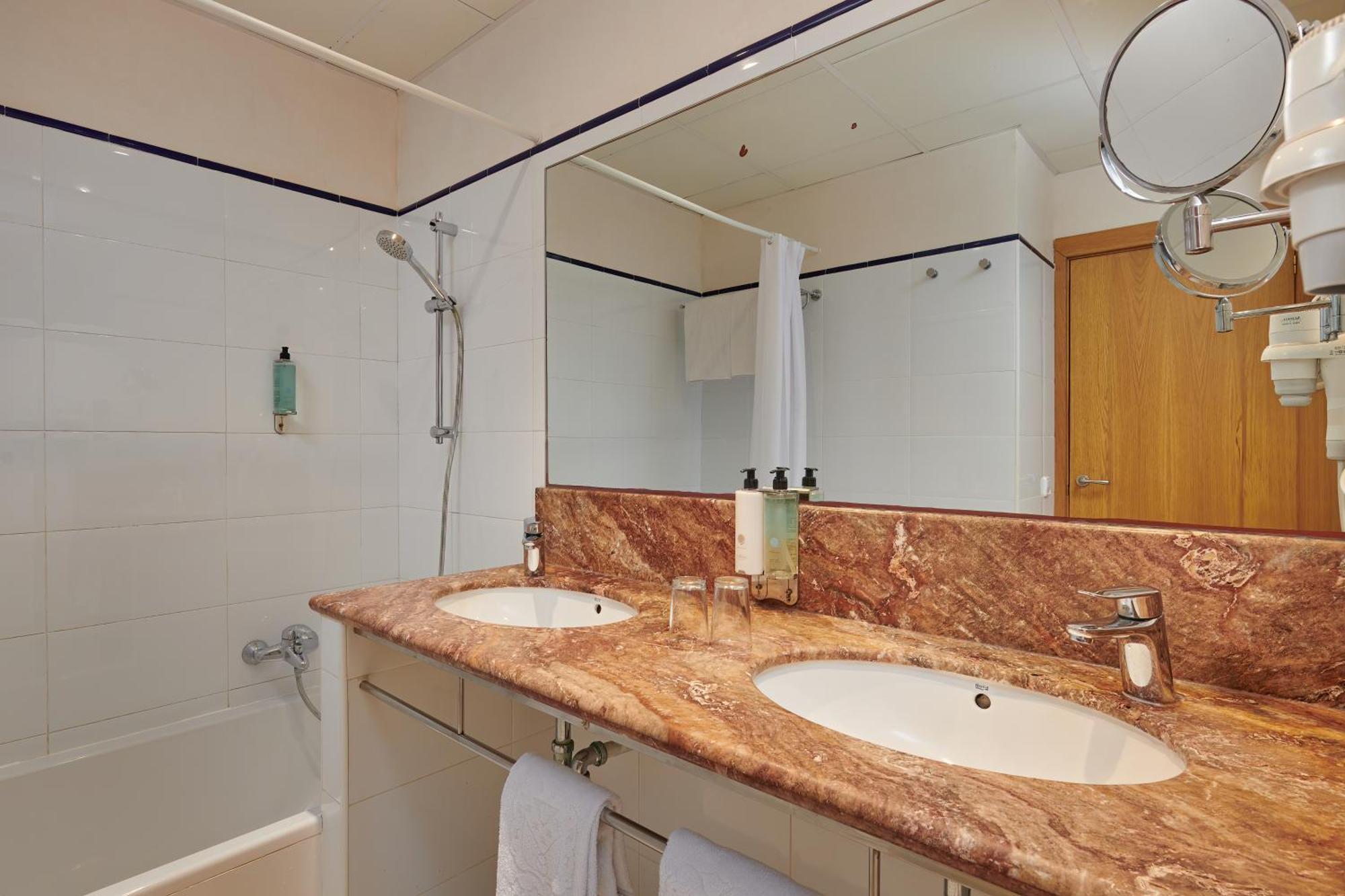 Hotel Apartamentos Cala ซานตานยี ภายนอก รูปภาพ