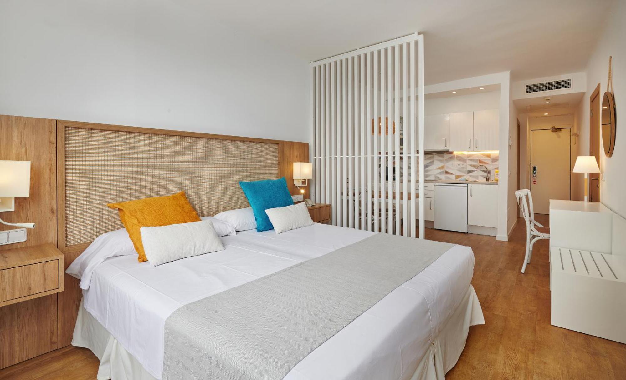 Hotel Apartamentos Cala ซานตานยี ภายนอก รูปภาพ