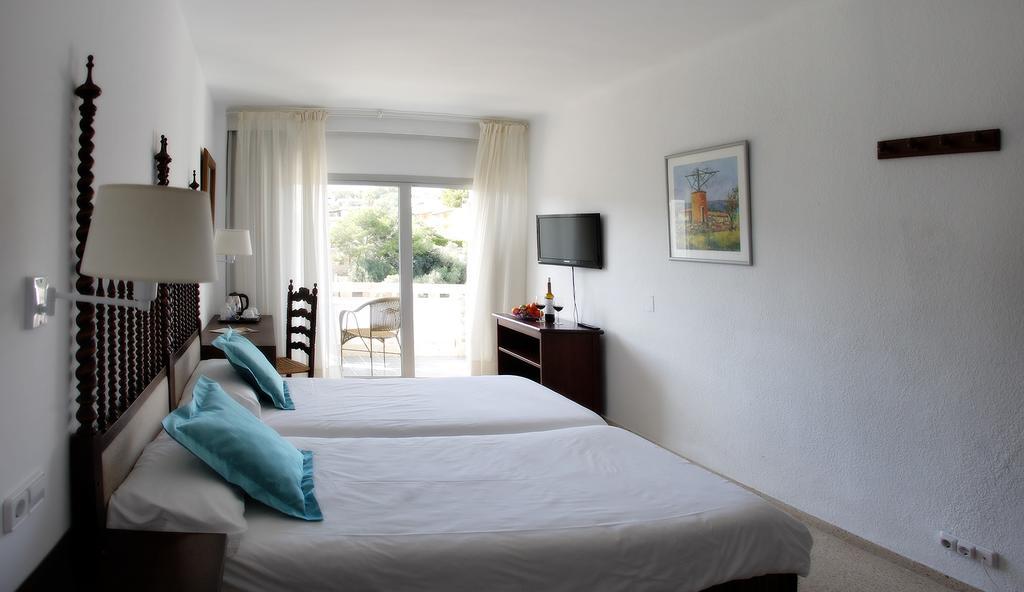 Hotel Apartamentos Cala ซานตานยี ภายนอก รูปภาพ